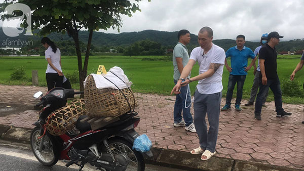 NÓNG: Đang thực nghiệm điều tra vụ nữ sinh giao gà bị cưỡng hiếp tập thể rồi sát hại ở Điện Biên - 3 NÓNG: Đang thực nghiệm điều tra vụ nữ sinh giao gà bị cưỡng hiếp tập thể rồi sát hại ở Điện Biên - 3