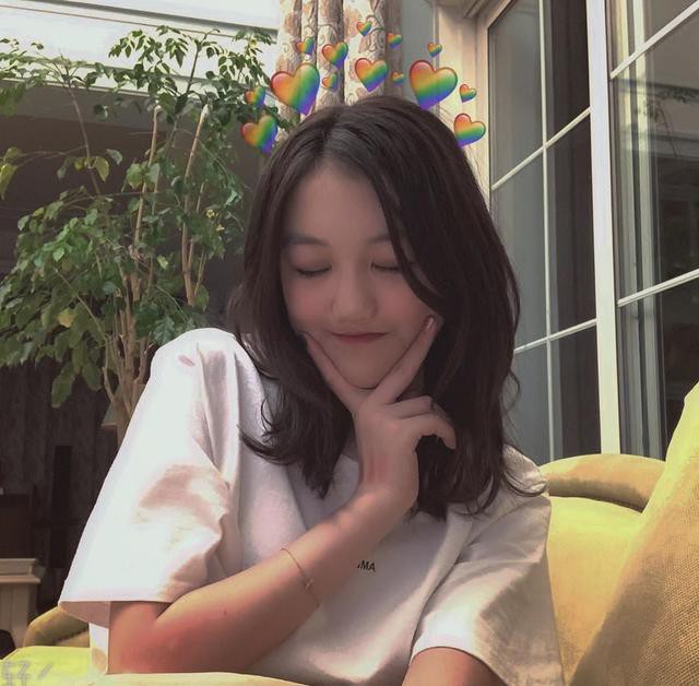 Ngỡ ngàng với diện mạo xinh đẹp và sành điệu của con gái Lý Á Bằng sau rất nhiều cuộc phẫu thuật - 2 Ngỡ ngàng với diện mạo xinh đẹp và sành điệu của con gái Lý Á Bằng sau rất nhiều cuộc phẫu thuật - 2