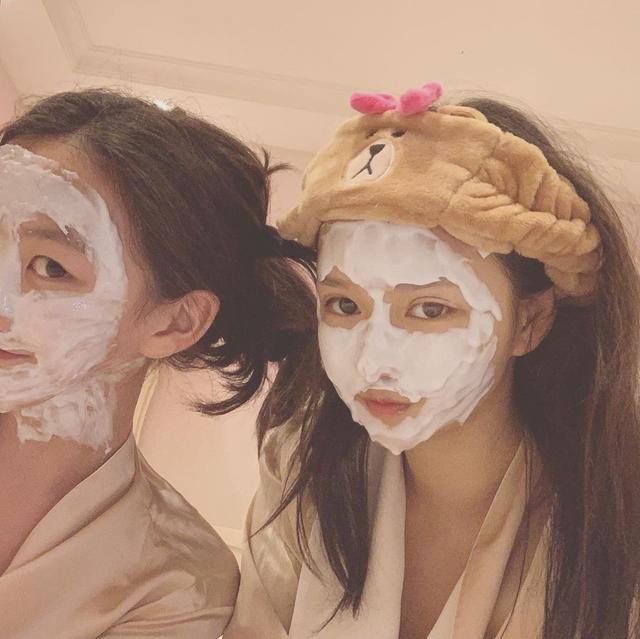 Ngỡ ngàng với diện mạo xinh đẹp và sành điệu của con gái Lý Á Bằng sau rất nhiều cuộc phẫu thuật - 4 Ngỡ ngàng với diện mạo xinh đẹp và sành điệu của con gái Lý Á Bằng sau rất nhiều cuộc phẫu thuật - 4