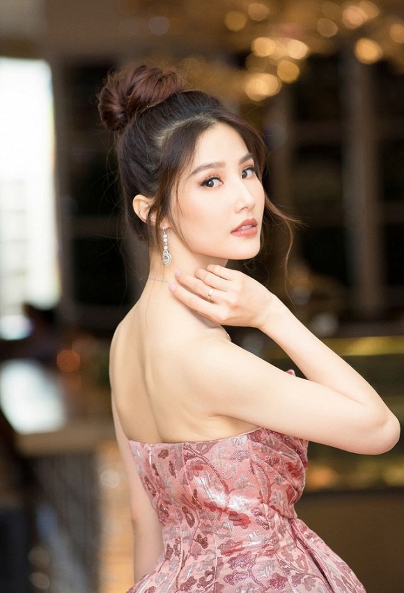 Diễm My 9X: 'Tiền của tôi là tiền của tôi, tiền của bạn trai tôi cũng là tiền của tôi' Diễm My 9X: 'Tiền của tôi là tiền của tôi, tiền của bạn trai tôi cũng là tiền của tôi'