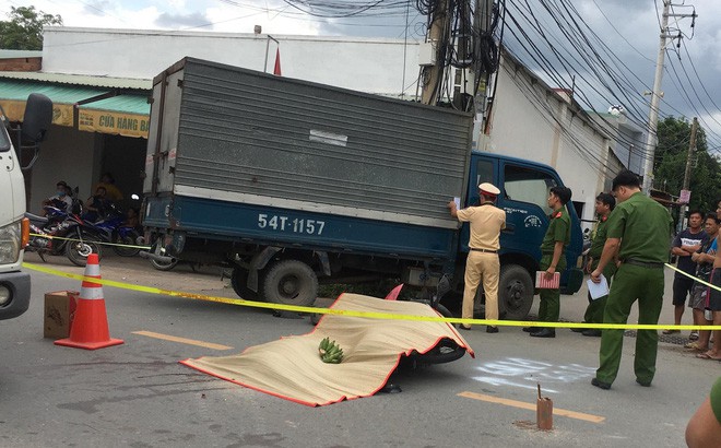 Đi ăn sinh nhật bạn, thiếu niên 17 tuổi tông vào xe tải tử vong thương tâm Đi ăn sinh nhật bạn, thiếu niên 17 tuổi tông vào xe tải tử vong thương tâm