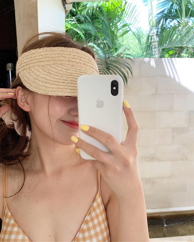 Đi nghỉ mát hè này mà thiếu mũ cói nửa đầu thì style của bạn sẽ bị thiệt vài phần sành điệu đấy! Đi nghỉ mát hè này mà thiếu mũ cói nửa đầu thì style của bạn sẽ bị thiệt vài phần sành điệu đấy!