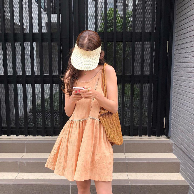 Đi nghỉ mát hè này mà thiếu mũ cói nửa đầu thì style của bạn sẽ bị thiệt vài phần sành điệu đấy! - 8 Đi nghỉ mát hè này mà thiếu mũ cói nửa đầu thì style của bạn sẽ bị thiệt vài phần sành điệu đấy! - 8