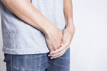 Muốn kéo dài thời gian quan hệ, chồng bí mật cắt bao quy đầu Muốn kéo dài thời gian quan hệ, chồng bí mật cắt bao quy đầu