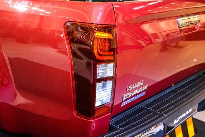 Isuzu D-Max và Toyota Hilux - ‘ông trùm’ đất Thái, èo uột ở Việt Nam - 16 Isuzu D-Max và Toyota Hilux - ‘ông trùm’ đất Thái, èo uột ở Việt Nam - 16