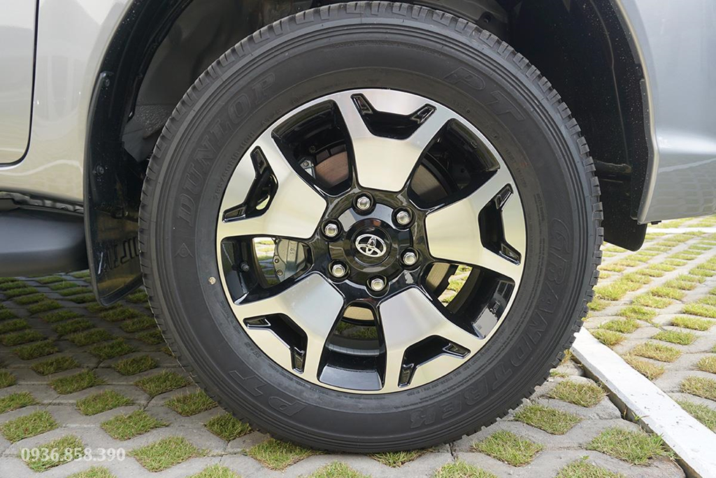 Isuzu D-Max và Toyota Hilux - ‘ông trùm’ đất Thái, èo uột ở Việt Nam - 5 Isuzu D-Max và Toyota Hilux - ‘ông trùm’ đất Thái, èo uột ở Việt Nam - 5