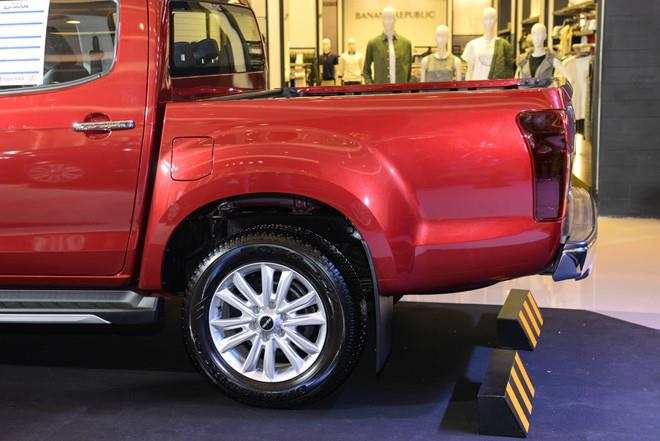 Isuzu D-Max và Toyota Hilux - ‘ông trùm’ đất Thái, èo uột ở Việt Nam - 6 Isuzu D-Max và Toyota Hilux - ‘ông trùm’ đất Thái, èo uột ở Việt Nam - 6