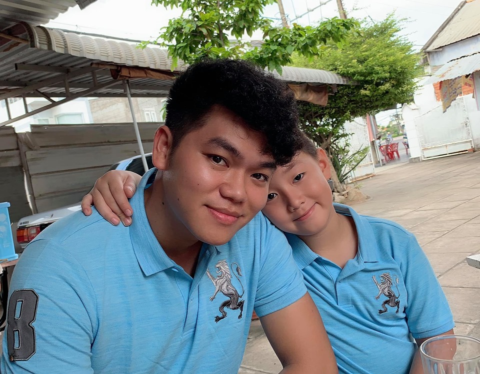 Lê Phương đăng tải loạt ảnh thân thiết giữa con trai riêng và chồng trẻ khiến ai nấy đều thốt lên: Nhìn chẳng khác gì bố con ruột thịt cả - 2 Lê Phương đăng tải loạt ảnh thân thiết giữa con trai riêng và chồng trẻ khiến ai nấy đều thốt lên: Nhìn chẳng khác gì bố con ruột thịt cả - 2