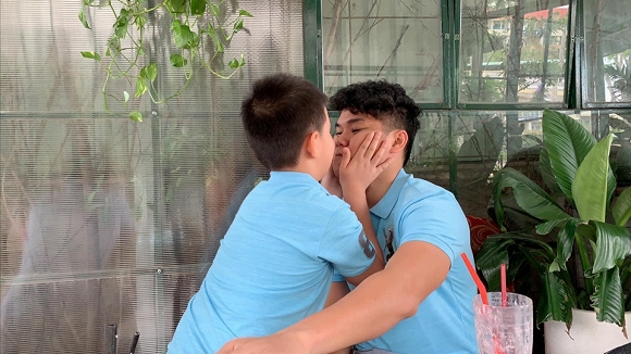 Lê Phương đăng tải loạt ảnh thân thiết giữa con trai riêng và chồng trẻ khiến ai nấy đều thốt lên: Nhìn chẳng khác gì bố con ruột thịt cả - 4 Lê Phương đăng tải loạt ảnh thân thiết giữa con trai riêng và chồng trẻ khiến ai nấy đều thốt lên: Nhìn chẳng khác gì bố con ruột thịt cả - 4