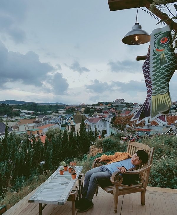 Đang vi vu Đà Lạt thì buổn ngủ, thanh niên có ngay bộ ảnh 'Vật vờ ở Đà Lạt' cực chất! - 6 Đang vi vu Đà Lạt thì buổn ngủ, thanh niên có ngay bộ ảnh 'Vật vờ ở Đà Lạt' cực chất! - 6