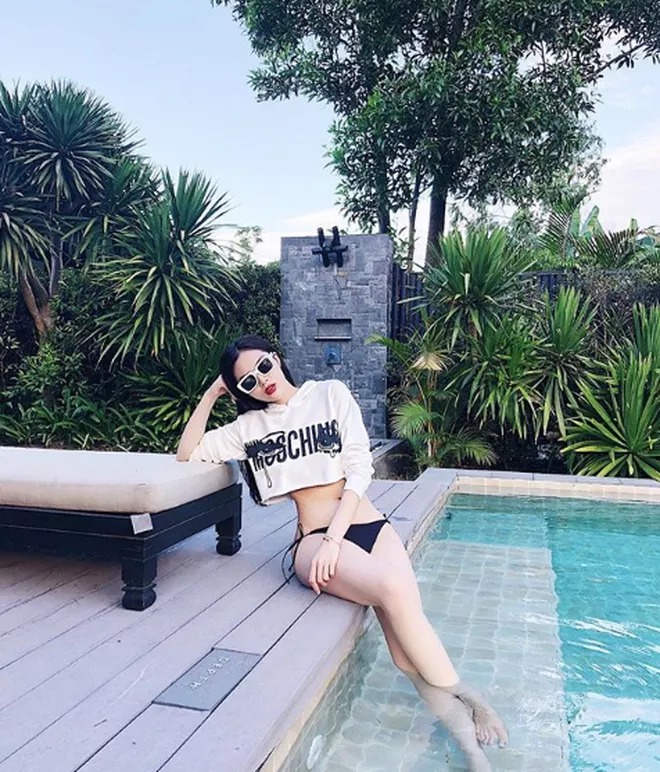 Hành trình nhan sắc và khối tàn sản 'không phải dạng vừa' của dàn Hoa hậu đình đám - 49 Hành trình nhan sắc và khối tàn sản 'không phải dạng vừa' của dàn Hoa hậu đình đám - 49