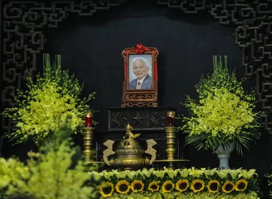 Thủ tướng Nguyễn Xuân Phúc tiễn biệt giáo sư Hoàng Tụy - 15 Thủ tướng Nguyễn Xuân Phúc tiễn biệt giáo sư Hoàng Tụy - 15