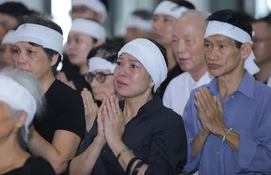 Thủ tướng Nguyễn Xuân Phúc tiễn biệt giáo sư Hoàng Tụy - 5 Thủ tướng Nguyễn Xuân Phúc tiễn biệt giáo sư Hoàng Tụy - 5