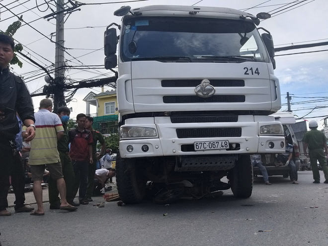 Người phụ nữ 30 tuổi bị xe trộn bê tông cuốn vào gầm, tử vong thương tâm ở Sài Gòn Người phụ nữ 30 tuổi bị xe trộn bê tông cuốn vào gầm, tử vong thương tâm ở Sài Gòn