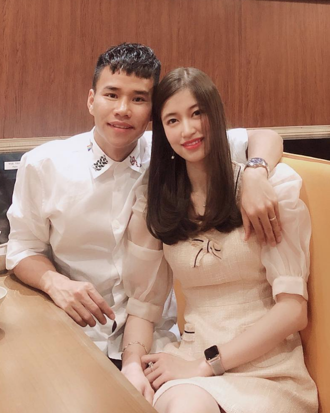 Tuyển tập drama của bạn gái cầu thủ: Ai cũng xinh đấy nhưng khi xù lông lên thì 'đâm' đau cũng phải biết! - 1 Tuyển tập drama của bạn gái cầu thủ: Ai cũng xinh đấy nhưng khi xù lông lên thì 'đâm' đau cũng phải biết! - 1