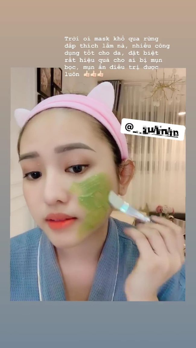Thúy Vi lạ ghê, đắp mặt nạ khổ qua mà trên mặt '7749 lớp make-up' thế này thì da hấp thụ làm sao? Thúy Vi lạ ghê, đắp mặt nạ khổ qua mà trên mặt '7749 lớp make-up' thế này thì da hấp thụ làm sao?