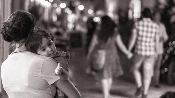 'Ly hôn là bất hiếu?' - câu chuyện buồn của một người mẹ tay trắng nuôi con gây bão mạng xã hội, khiến nhiều người phải suy ngẫm - 1 'Ly hôn là bất hiếu?' - câu chuyện buồn của một người mẹ tay trắng nuôi con gây bão mạng xã hội, khiến nhiều người phải suy ngẫm - 1