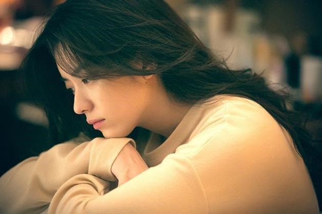 Đằng sau chiếc hộp nhỏ chồng giữ khư khư cấm vợ động vào tiết lộ lý do chồng tháo nhẫn cưới ngay sau đám tiệc Đằng sau chiếc hộp nhỏ chồng giữ khư khư cấm vợ động vào tiết lộ lý do chồng tháo nhẫn cưới ngay sau đám tiệc