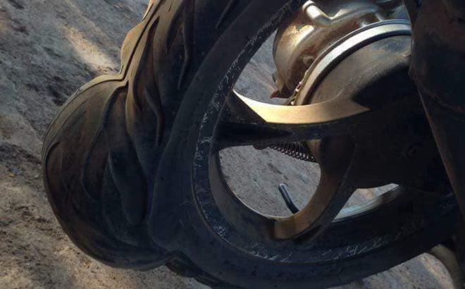 Lốp xe bị 'chửa' ngày nắng nóng, chủ xe cần xử lý thế nào? Lốp xe bị 'chửa' ngày nắng nóng, chủ xe cần xử lý thế nào?