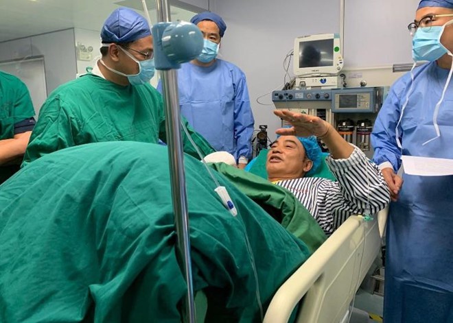 Nhậm Đạt Hoa bị đâm hai nhát dao và lối hành xử đẳng cấp của 'ông trùm giải trí Hong Kong' Nhậm Đạt Hoa bị đâm hai nhát dao và lối hành xử đẳng cấp của 'ông trùm giải trí Hong Kong'
