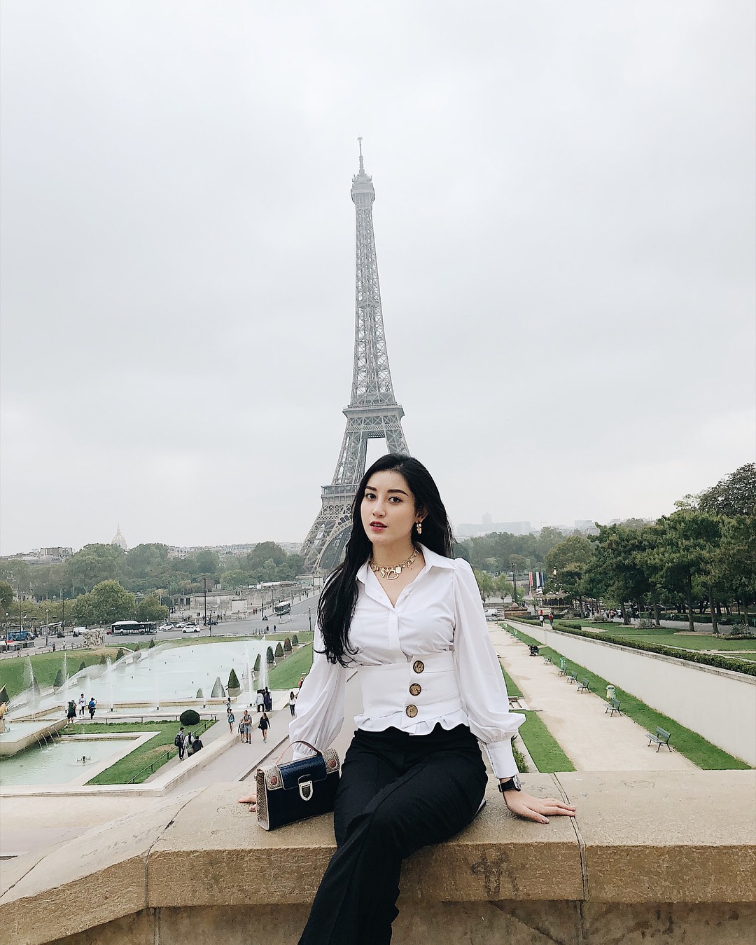 Thêm một tấm gương mặc đẹp cho các chị em: Á hậu Huyền My với style đơn giản nhưng cực sang - xịn - mịn - 4 Thêm một tấm gương mặc đẹp cho các chị em: Á hậu Huyền My với style đơn giản nhưng cực sang - xịn - mịn - 4