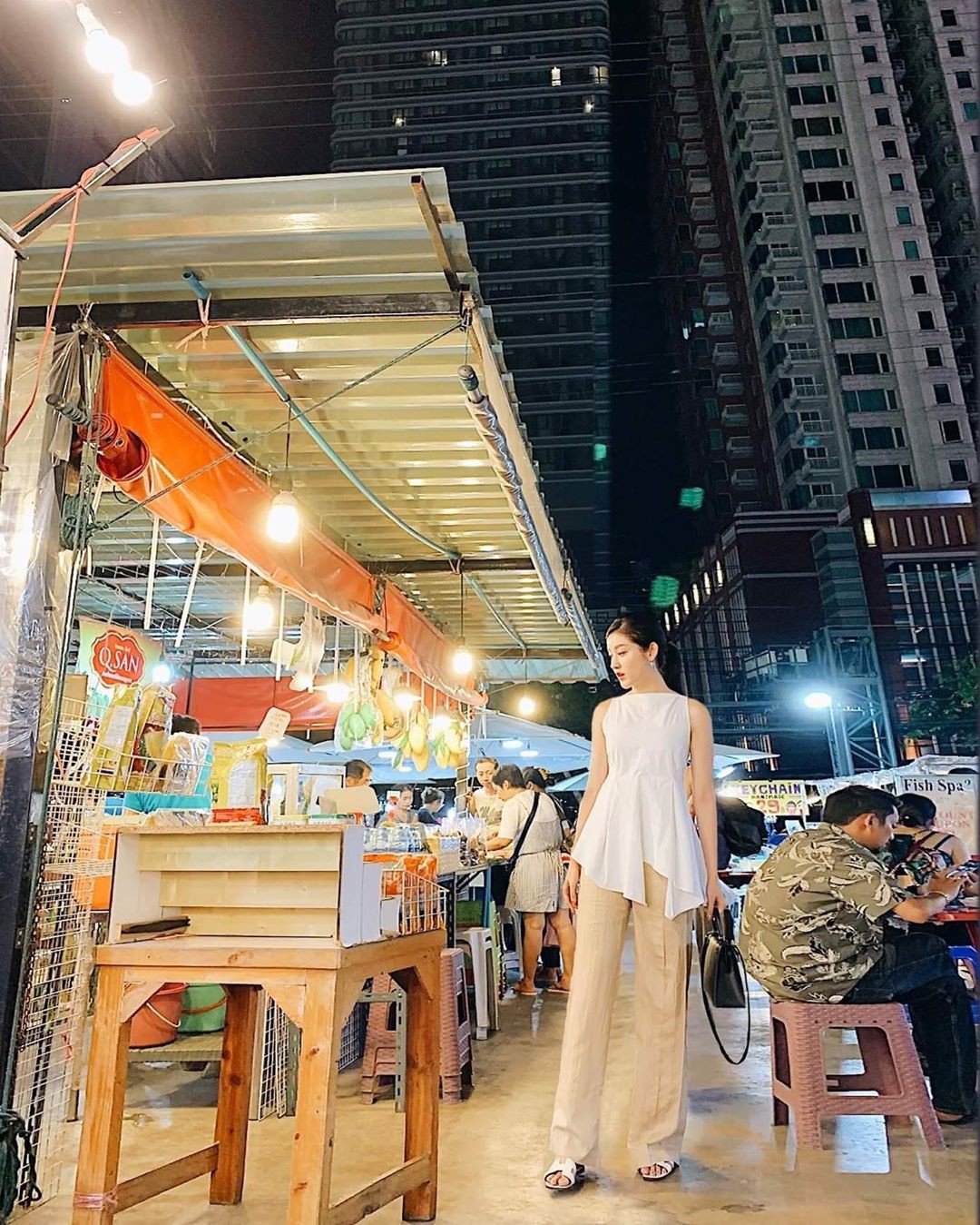 Thêm một tấm gương mặc đẹp cho các chị em: Á hậu Huyền My với style đơn giản nhưng cực sang - xịn - mịn - 5 Thêm một tấm gương mặc đẹp cho các chị em: Á hậu Huyền My với style đơn giản nhưng cực sang - xịn - mịn - 5