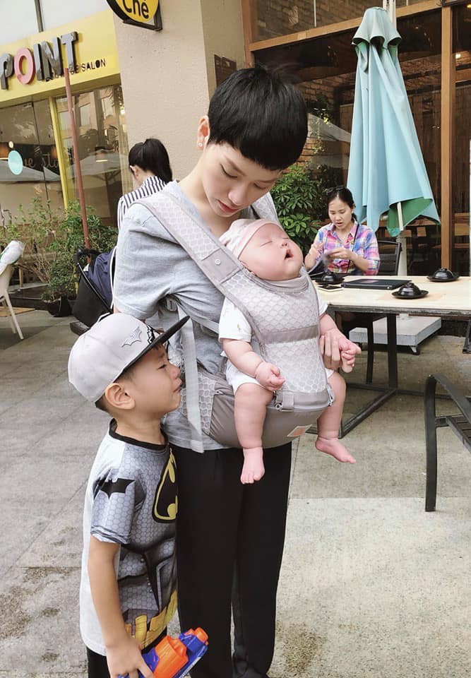 Ngực chảy xệ sau sinh nhưng bù lại Trà My Idol lại có vòng eo như chưa từng sinh nở - 4 Ngực chảy xệ sau sinh nhưng bù lại Trà My Idol lại có vòng eo như chưa từng sinh nở - 4