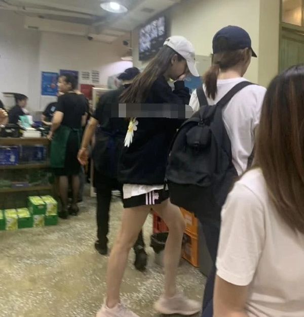 Angelababy tiếp tục xuất hiện lẻ loi, không có Huỳnh Hiểu Minh bên cạnh giữa tin đồn ly hôn - 8 Angelababy tiếp tục xuất hiện lẻ loi, không có Huỳnh Hiểu Minh bên cạnh giữa tin đồn ly hôn - 8