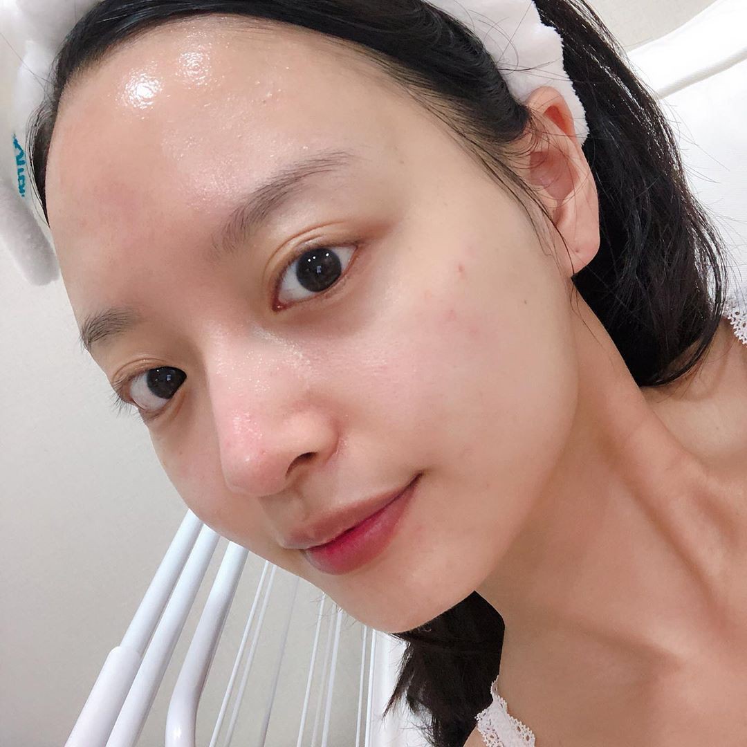 Trào lưu trả lại 'thuở sơ khai' cho làn da bằng cách từ bỏ sữa rửa mặt, bác sĩ đưa ra dẫn chứng bất ngờ - 3 Trào lưu trả lại 'thuở sơ khai' cho làn da bằng cách từ bỏ sữa rửa mặt, bác sĩ đưa ra dẫn chứng bất ngờ - 3