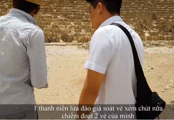 Chi tiền tỷ lên đỉnh Kim Tự Tháp Ai Cập, Khoa Pug bị 'xin đểu, trấn lột công khai' đến độ tuyên bố không bao giờ trở lại Chi tiền tỷ lên đỉnh Kim Tự Tháp Ai Cập, Khoa Pug bị 'xin đểu, trấn lột công khai' đến độ tuyên bố không bao giờ trở lại