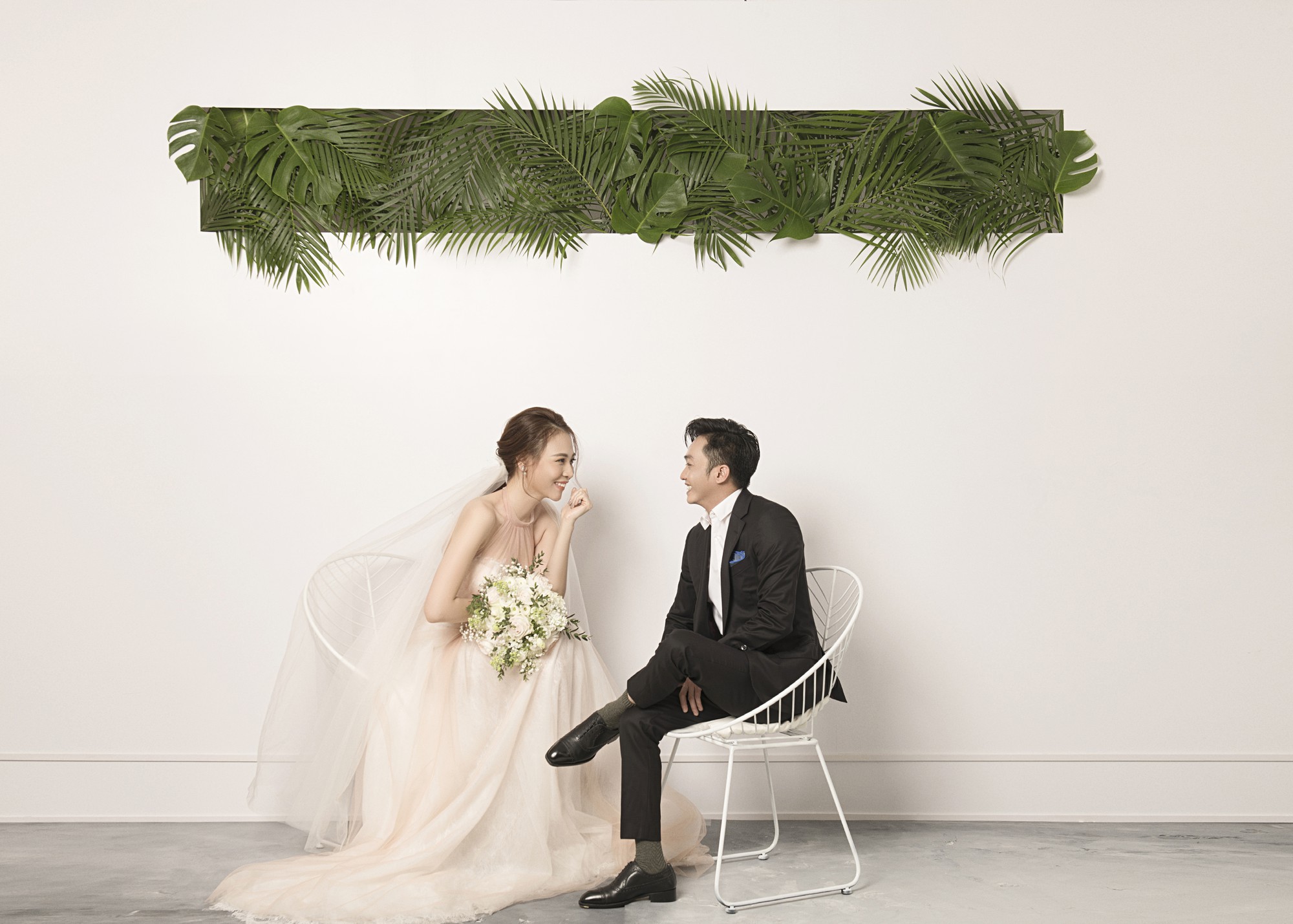 Cường Đôla hôn vợ say đắm trong loạt ảnh cưới mới, bé Subeo thân thiết nắm tay mẹ kế - 4 Cường Đôla hôn vợ say đắm trong loạt ảnh cưới mới, bé Subeo thân thiết nắm tay mẹ kế - 4