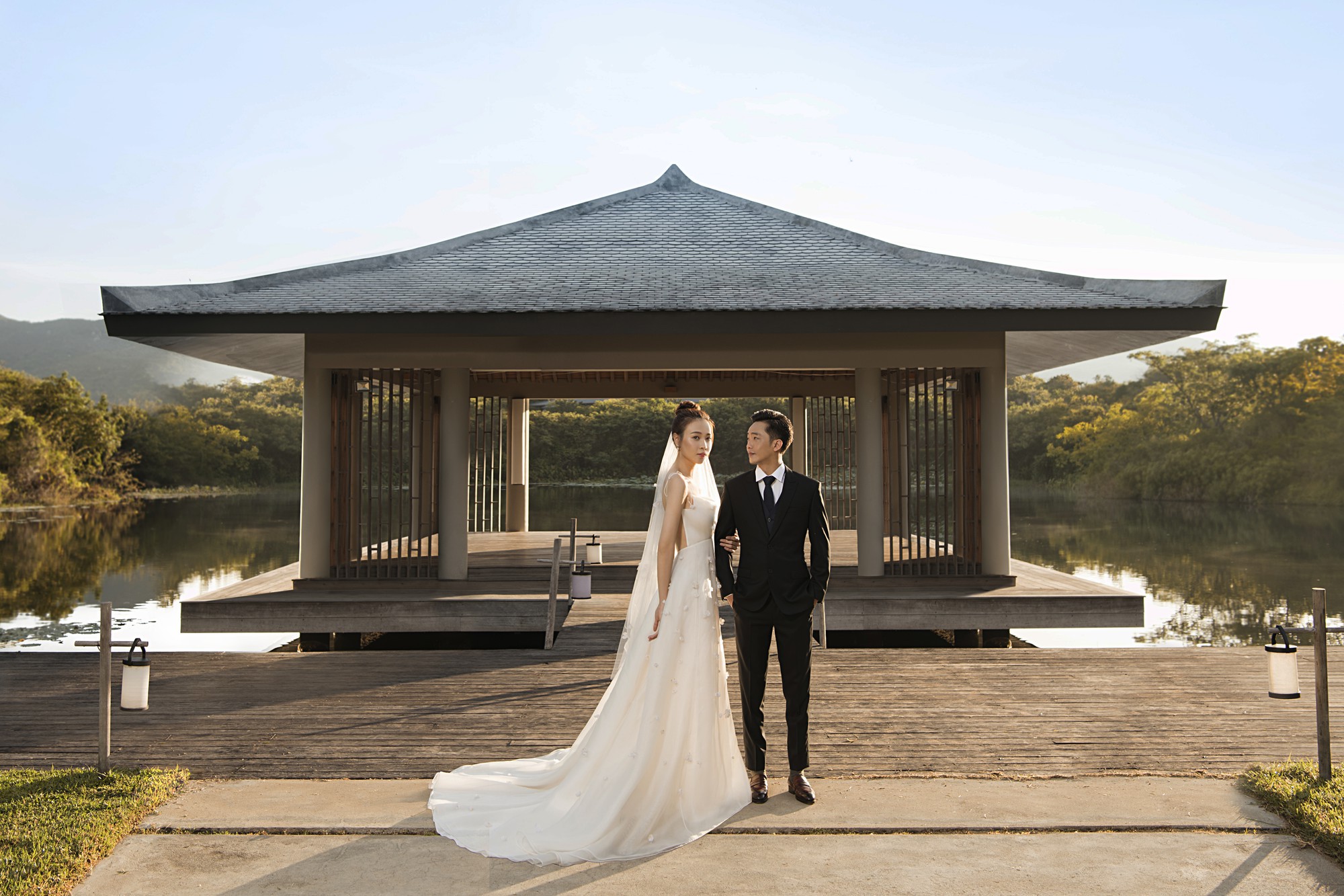 Cường Đôla hôn vợ say đắm trong loạt ảnh cưới mới, bé Subeo thân thiết nắm tay mẹ kế - 11 Cường Đôla hôn vợ say đắm trong loạt ảnh cưới mới, bé Subeo thân thiết nắm tay mẹ kế - 11
