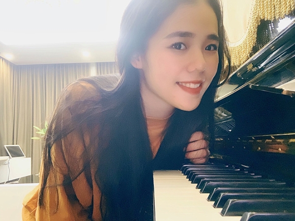 Cover hit đình đám 'Sóng gió', Hương Ly hot không kém bản gốc, chễm chệ đứng top 5 trending Youtube, khán giả replay hoài không chán - 1 Cover hit đình đám 'Sóng gió', Hương Ly hot không kém bản gốc, chễm chệ đứng top 5 trending Youtube, khán giả replay hoài không chán - 1