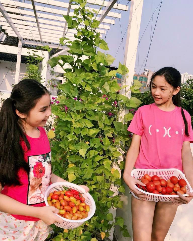 'Công chúa' 14 tuổi nhà Quyền Linh thả dáng với bikini, ai cũng tấm tắc khen dáng vóc như Hoa hậu tương lai - 7 'Công chúa' 14 tuổi nhà Quyền Linh thả dáng với bikini, ai cũng tấm tắc khen dáng vóc như Hoa hậu tương lai - 7