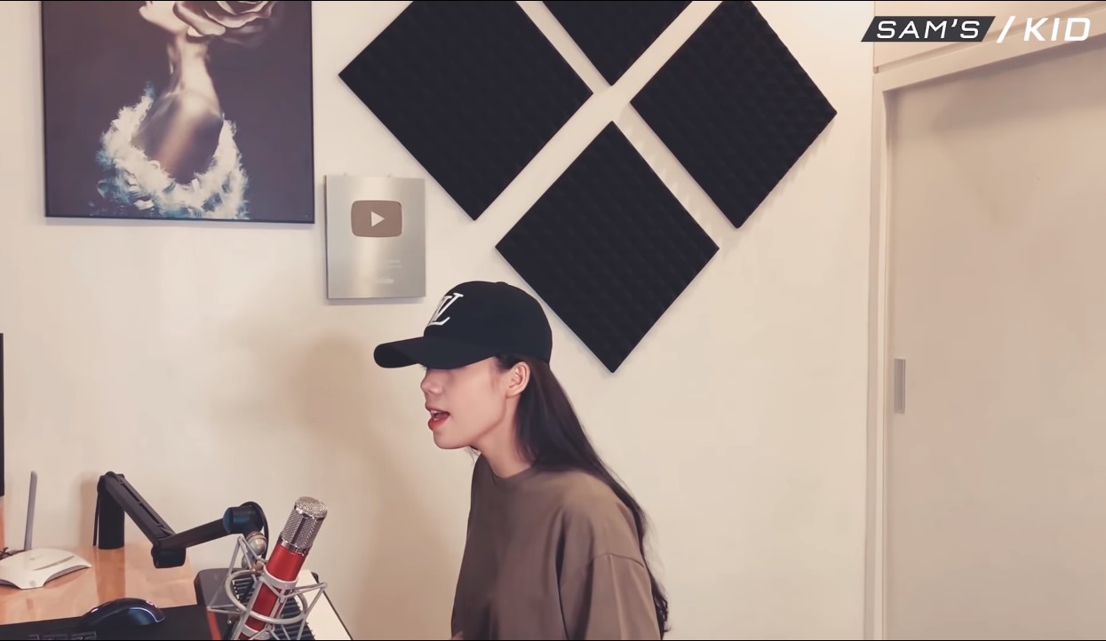 Cover hit đình đám 'Sóng gió', Hương Ly hot không kém bản gốc, chễm chệ đứng top 5 trending Youtube, khán giả replay hoài không chán - 2 Cover hit đình đám 'Sóng gió', Hương Ly hot không kém bản gốc, chễm chệ đứng top 5 trending Youtube, khán giả replay hoài không chán - 2