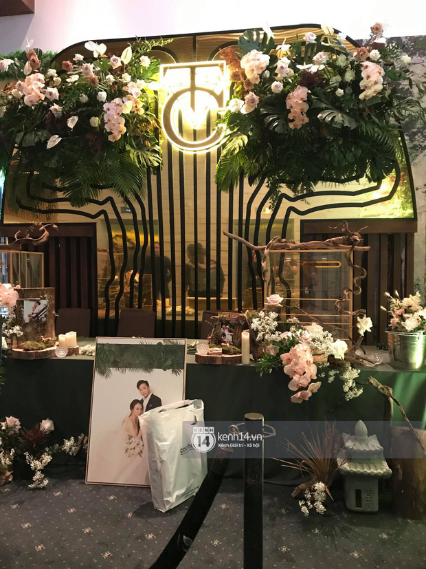 Loạt ảnh hiếm hoi không gian cưới ngập sắc xanh của Đàm Thu Trang - Cường Đô La - 2 Loạt ảnh hiếm hoi không gian cưới ngập sắc xanh của Đàm Thu Trang - Cường Đô La - 2