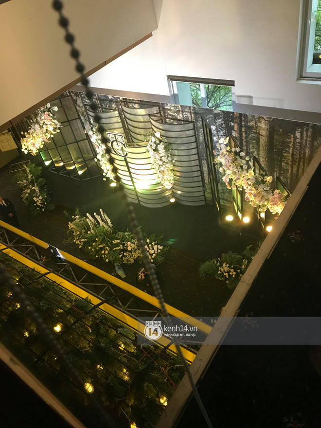 Loạt ảnh hiếm hoi không gian cưới ngập sắc xanh của Đàm Thu Trang - Cường Đô La - 5 Loạt ảnh hiếm hoi không gian cưới ngập sắc xanh của Đàm Thu Trang - Cường Đô La - 5