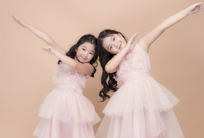 Thanh Hương nói về 2 cô con gái xinh như thiên thần: 'Với các con, tôi là thần tượng' - 3 Thanh Hương nói về 2 cô con gái xinh như thiên thần: 'Với các con, tôi là thần tượng' - 3