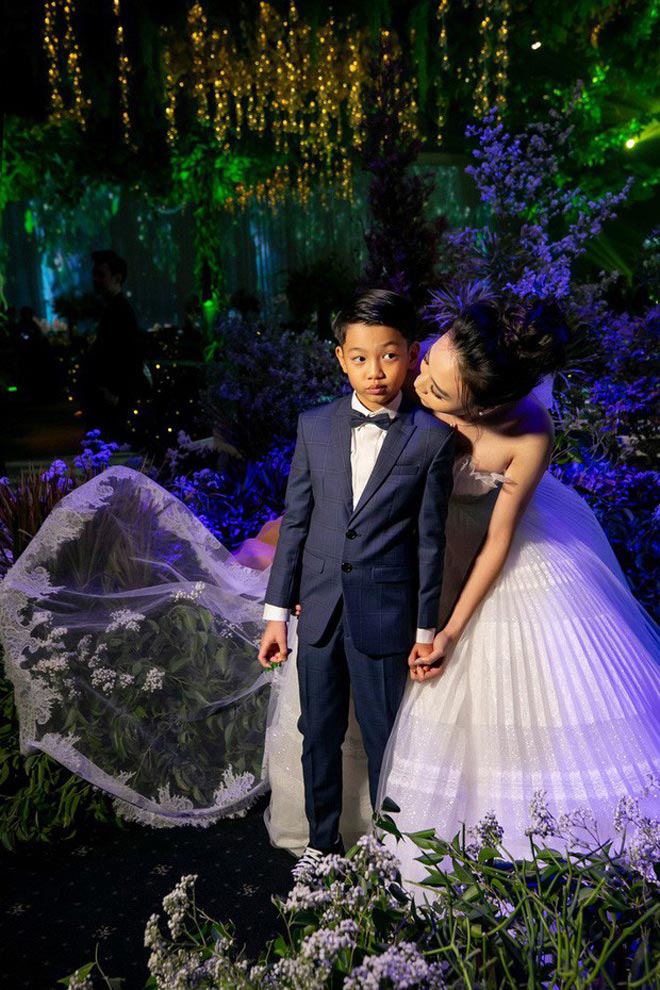 Vừa đám cưới, vợ Cường Đô La đã hoàn thành sớm vai trò dâu khéo khiến chị em nể phục - 14 Vừa đám cưới, vợ Cường Đô La đã hoàn thành sớm vai trò dâu khéo khiến chị em nể phục - 14