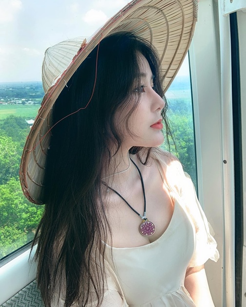 Khoe ảnh xinh đẹp cằm V-line, mũi thẳng dọc dừa, nữ sinh Sài Gòn bị dân mạng 'bóc phốt' phẫu thuật thẩm mỹ - 1 Khoe ảnh xinh đẹp cằm V-line, mũi thẳng dọc dừa, nữ sinh Sài Gòn bị dân mạng 'bóc phốt' phẫu thuật thẩm mỹ - 1