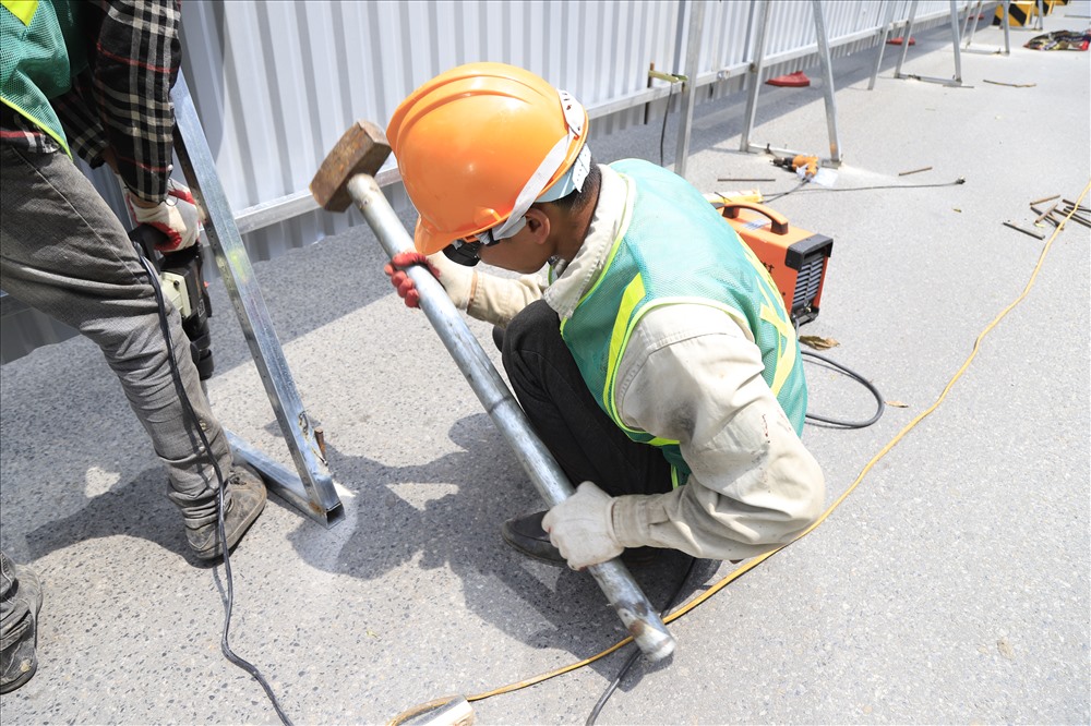 Rào chắn nhiều tuyến đường Hà Nội để xây 'Thánh đường tốc độ' F1 - 4 Rào chắn nhiều tuyến đường Hà Nội để xây 'Thánh đường tốc độ' F1 - 4