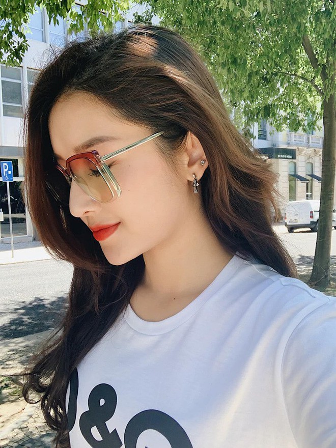Á hậu Huyền My cũng mê son giá rẻ, đi du lịch mà mang theo vài ba thỏi giá chỉ hơn 130.000 VNĐ - 7 Á hậu Huyền My cũng mê son giá rẻ, đi du lịch mà mang theo vài ba thỏi giá chỉ hơn 130.000 VNĐ - 7