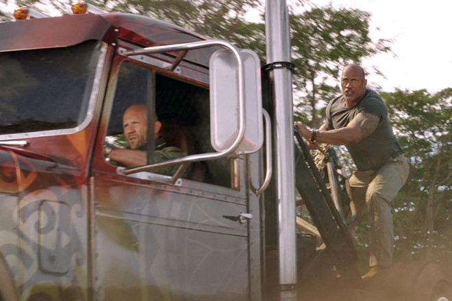 Ngoại truyện 'Fast & Furious' kiếm 4.100 tỷ đồng chỉ trong 3 ngày Ngoại truyện 'Fast & Furious' kiếm 4.100 tỷ đồng chỉ trong 3 ngày