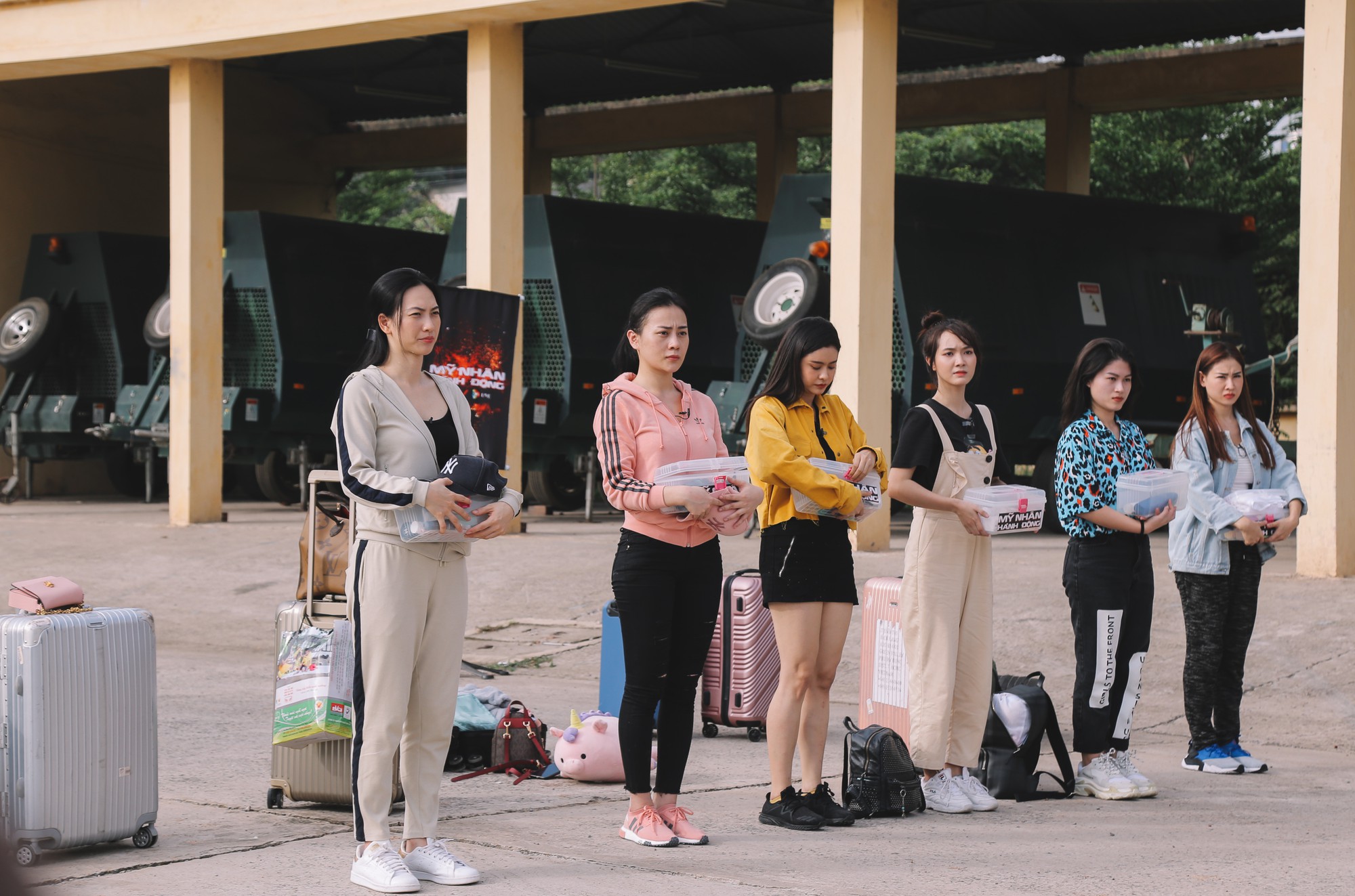 Mỹ nhân hành động: 'Quỳnh Búp Bê' Phương Oanh bức xúc, kêu gào vì bị hành xác quá cực khổ Mỹ nhân hành động: 'Quỳnh Búp Bê' Phương Oanh bức xúc, kêu gào vì bị hành xác quá cực khổ