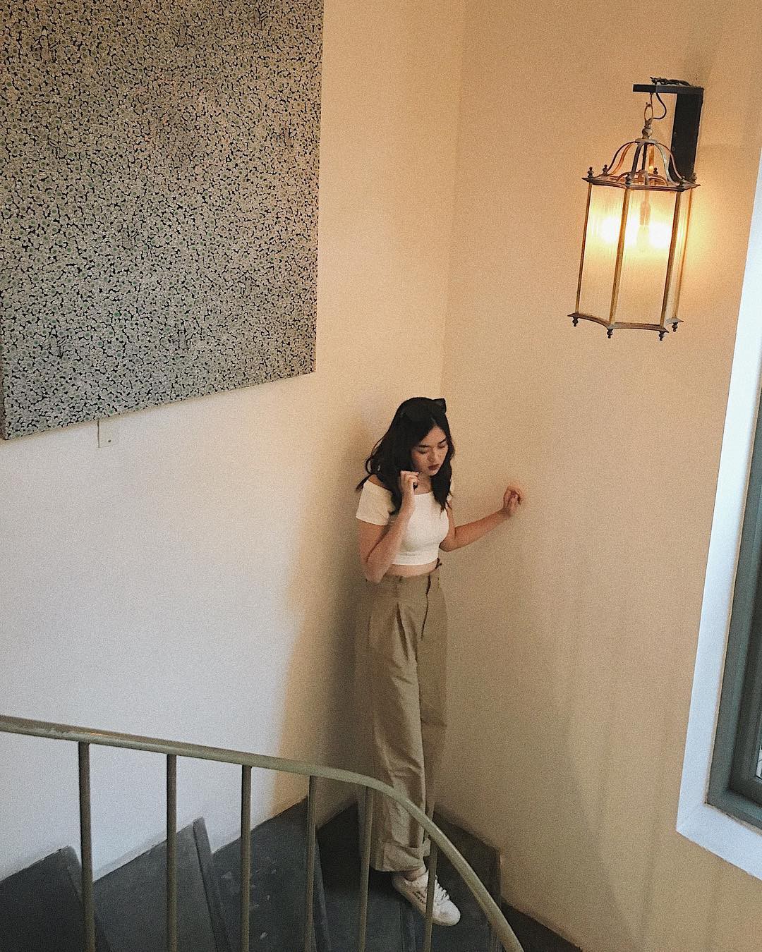 Nàng Á hậu được ví là 'bản sao của Hà Tăng': Style chỉ toàn màu đen - trắng nhưng sang chảnh như tiểu thư nhà 'trâm anh thế phiệt' - 10 Nàng Á hậu được ví là 'bản sao của Hà Tăng': Style chỉ toàn màu đen - trắng nhưng sang chảnh như tiểu thư nhà 'trâm anh thế phiệt' - 10