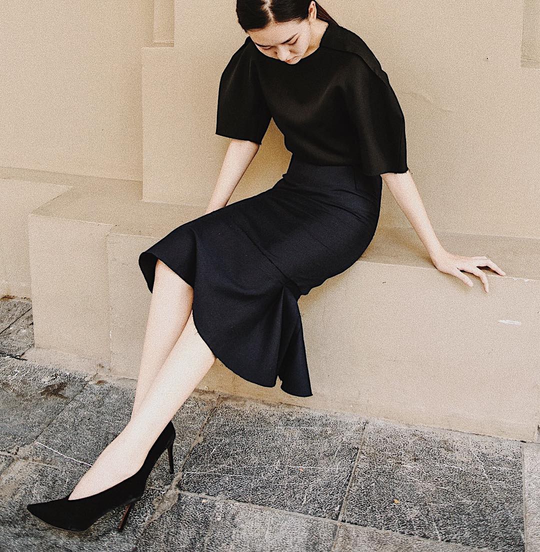 Nàng Á hậu được ví là 'bản sao của Hà Tăng': Style chỉ toàn màu đen - trắng nhưng sang chảnh như tiểu thư nhà 'trâm anh thế phiệt' - 12 Nàng Á hậu được ví là 'bản sao của Hà Tăng': Style chỉ toàn màu đen - trắng nhưng sang chảnh như tiểu thư nhà 'trâm anh thế phiệt' - 12