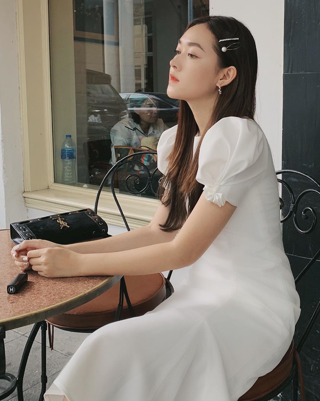 Nàng Á hậu được ví là 'bản sao của Hà Tăng': Style chỉ toàn màu đen - trắng nhưng sang chảnh như tiểu thư nhà 'trâm anh thế phiệt' - 14 Nàng Á hậu được ví là 'bản sao của Hà Tăng': Style chỉ toàn màu đen - trắng nhưng sang chảnh như tiểu thư nhà 'trâm anh thế phiệt' - 14