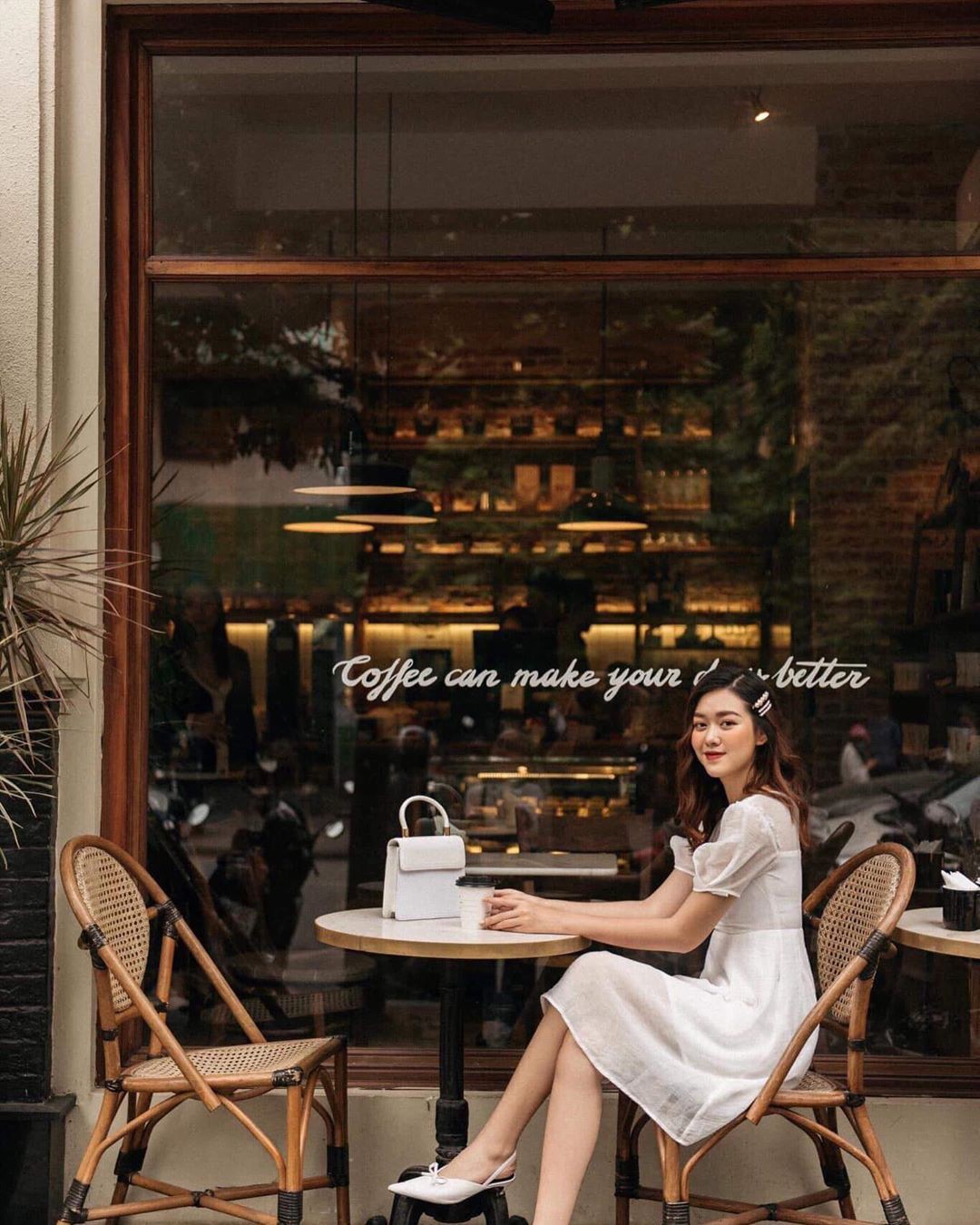 Nàng Á hậu được ví là 'bản sao của Hà Tăng': Style chỉ toàn màu đen - trắng nhưng sang chảnh như tiểu thư nhà 'trâm anh thế phiệt' - 2 Nàng Á hậu được ví là 'bản sao của Hà Tăng': Style chỉ toàn màu đen - trắng nhưng sang chảnh như tiểu thư nhà 'trâm anh thế phiệt' - 2