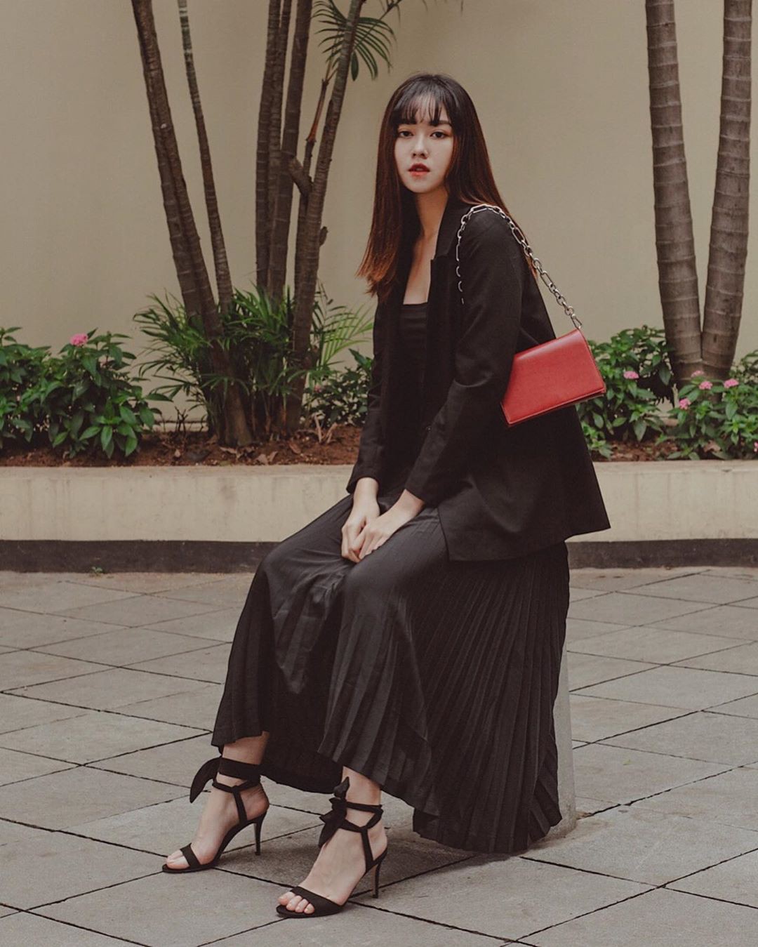 Nàng Á hậu được ví là 'bản sao của Hà Tăng': Style chỉ toàn màu đen - trắng nhưng sang chảnh như tiểu thư nhà 'trâm anh thế phiệt' - 3 Nàng Á hậu được ví là 'bản sao của Hà Tăng': Style chỉ toàn màu đen - trắng nhưng sang chảnh như tiểu thư nhà 'trâm anh thế phiệt' - 3