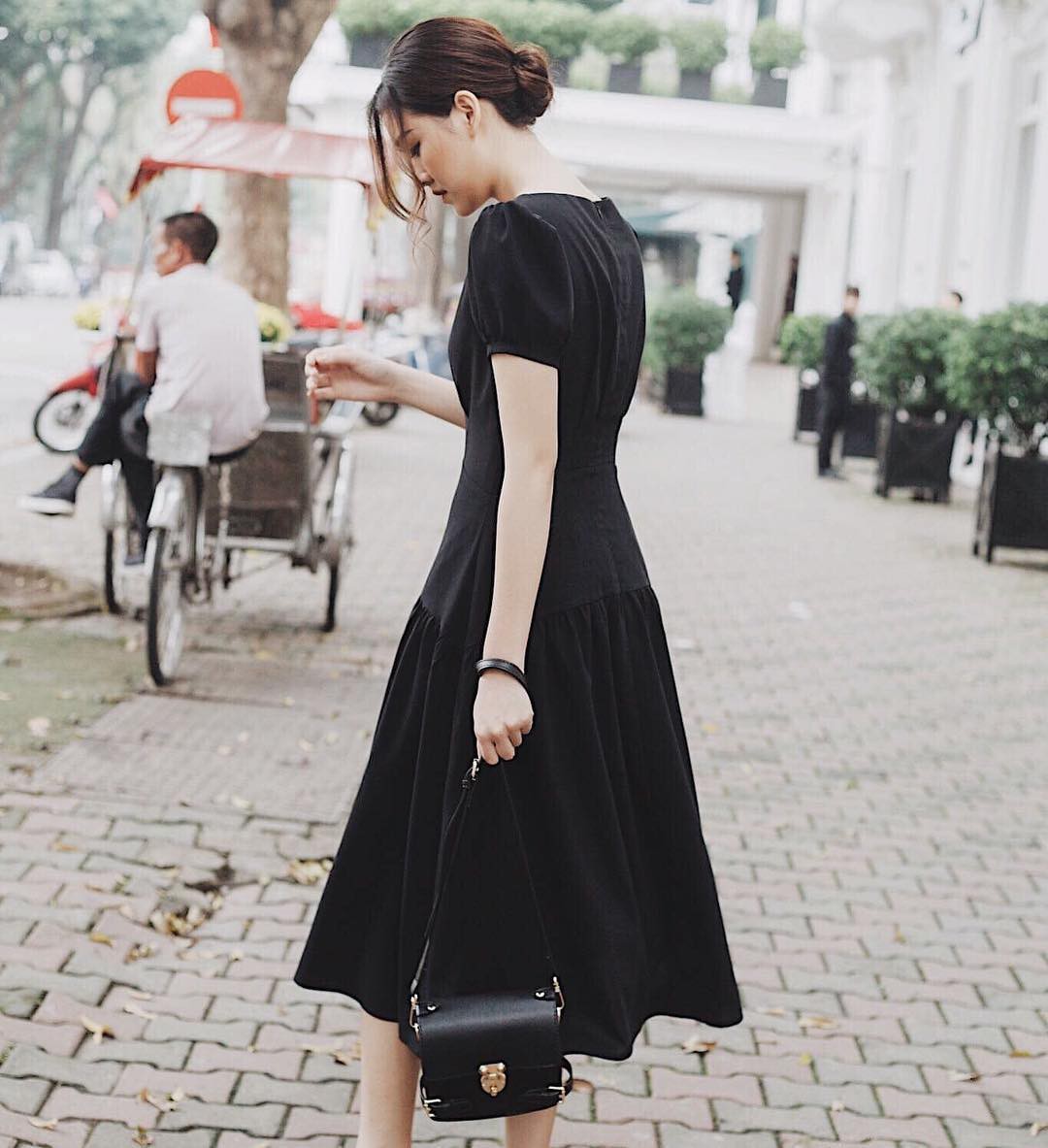 Nàng Á hậu được ví là 'bản sao của Hà Tăng': Style chỉ toàn màu đen - trắng nhưng sang chảnh như tiểu thư nhà 'trâm anh thế phiệt' - 5 Nàng Á hậu được ví là 'bản sao của Hà Tăng': Style chỉ toàn màu đen - trắng nhưng sang chảnh như tiểu thư nhà 'trâm anh thế phiệt' - 5